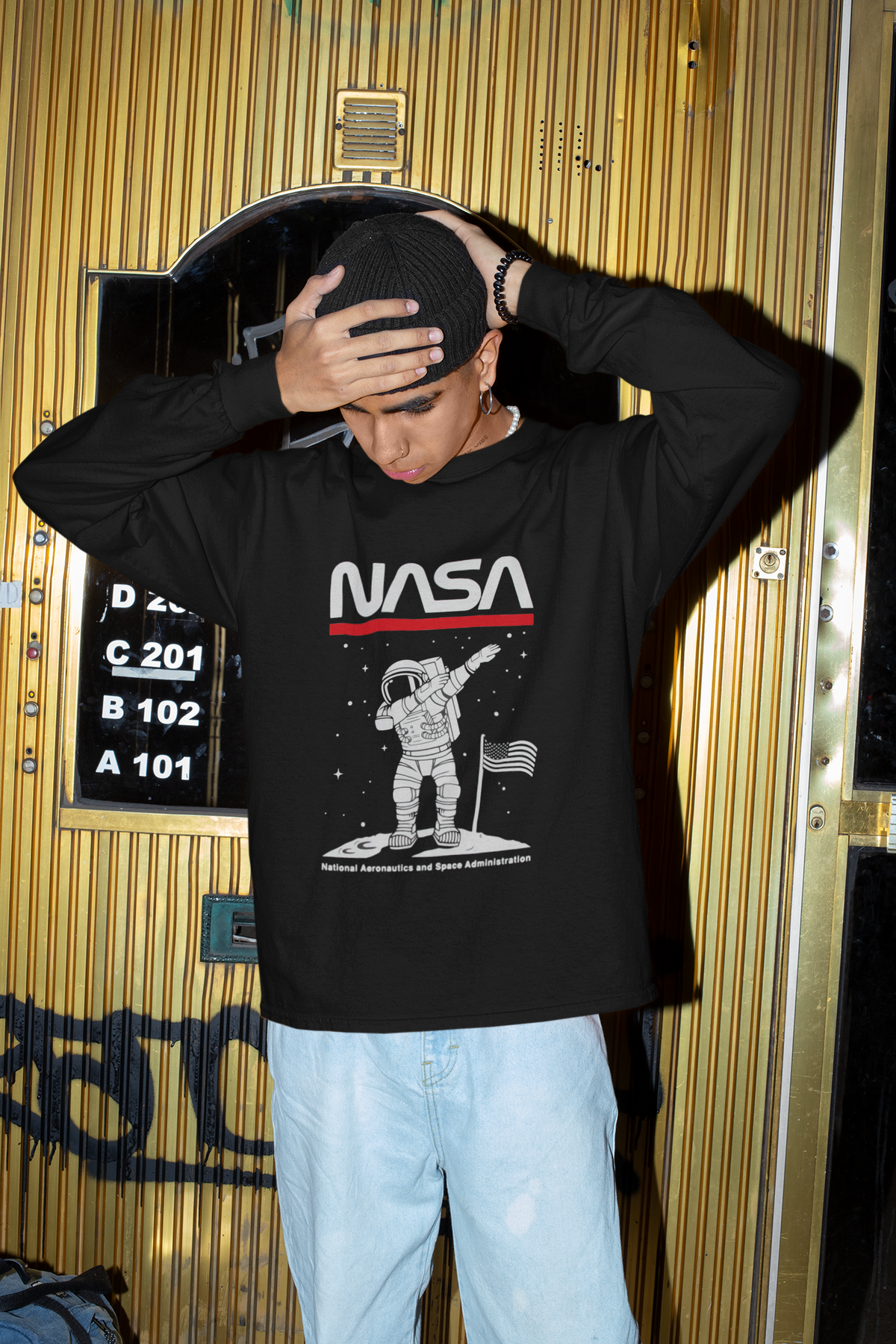 NASA Astronaut Dab: ALIEN & SPACE- Winter Sweatshirts BLACK