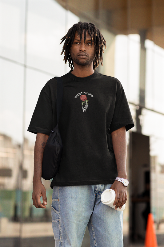 Trust No One (Double Sided Print): Oversized T-SHIRT