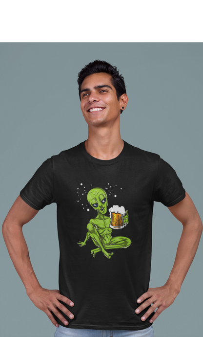 ALIEN HAVING BEER : ALIEN & SPACE- HALF-SLEEVE T-SHIRTS BLACK
