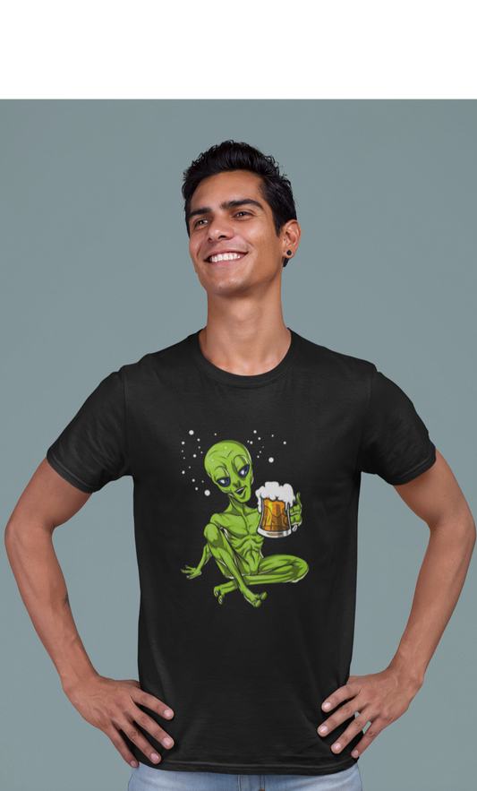 ALIEN HAVING BEER : ALIEN & SPACE- HALF-SLEEVE T-SHIRTS BLACK
